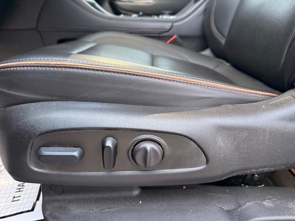 GMC Acadia Vehicle Full-screen Gallery Image 17