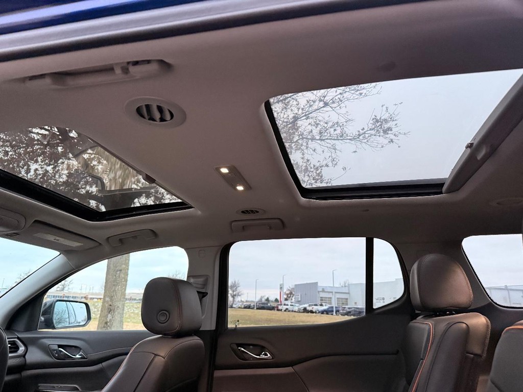 GMC Acadia Vehicle Full-screen Gallery Image 20