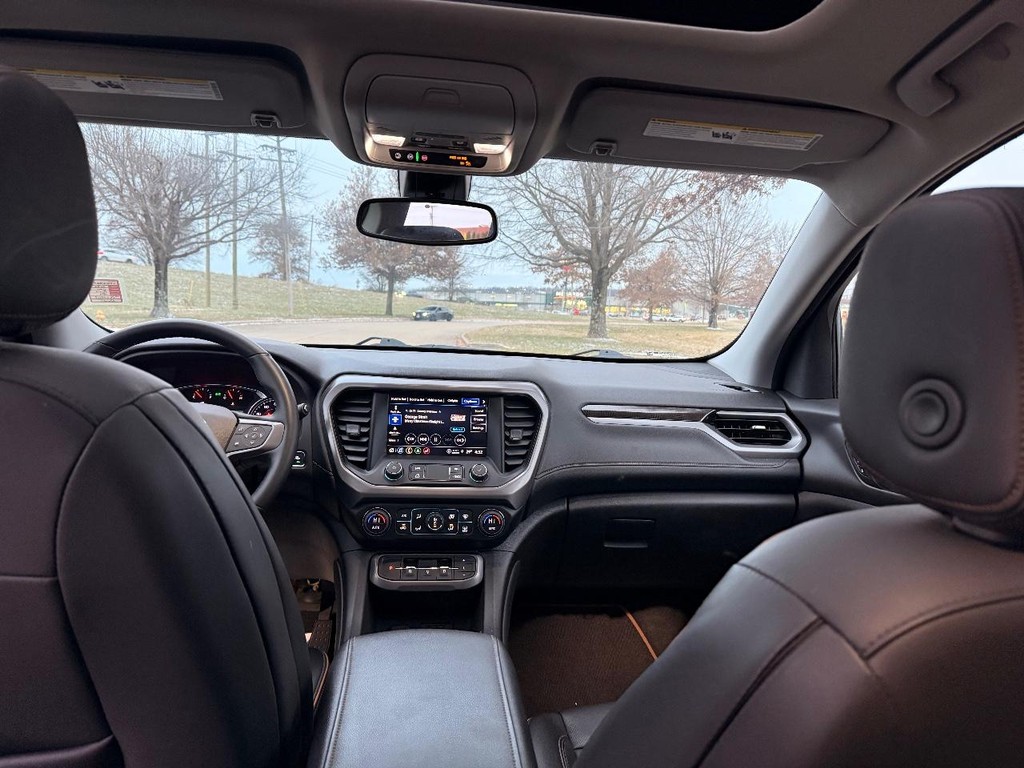 GMC Acadia Vehicle Full-screen Gallery Image 21