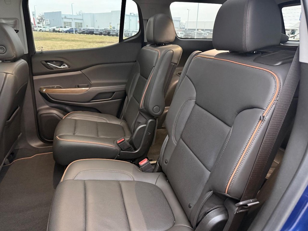 GMC Acadia Vehicle Full-screen Gallery Image 25