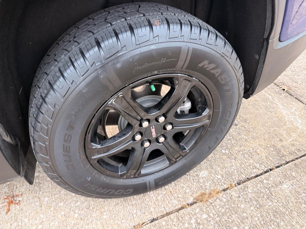 GMC Acadia Vehicle Full-screen Gallery Image 29