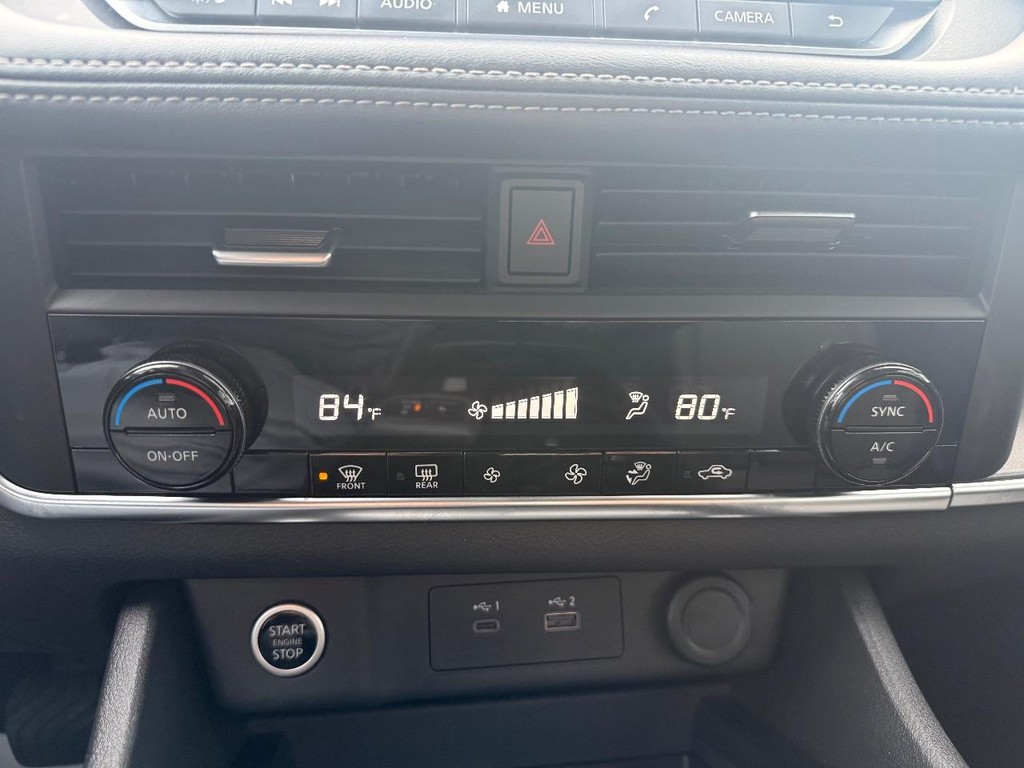 Nissan Rogue Vehicle Full-screen Gallery Image 05