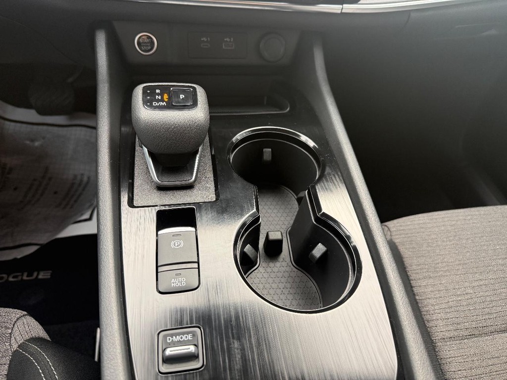 Nissan Rogue Vehicle Full-screen Gallery Image 06