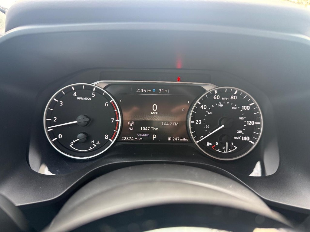 Nissan Rogue Vehicle Full-screen Gallery Image 07