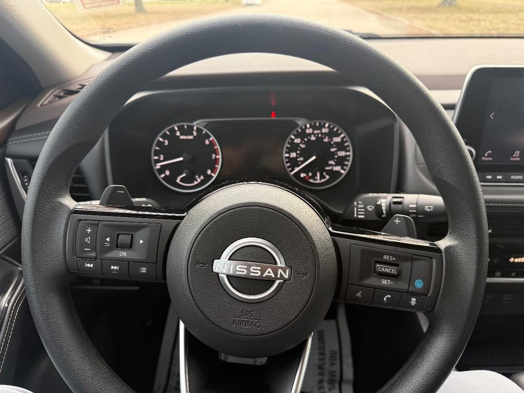 Nissan Rogue Vehicle Full-screen Gallery Image 08