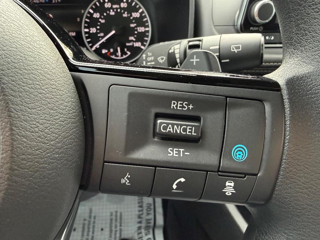 Nissan Rogue Vehicle Full-screen Gallery Image 10