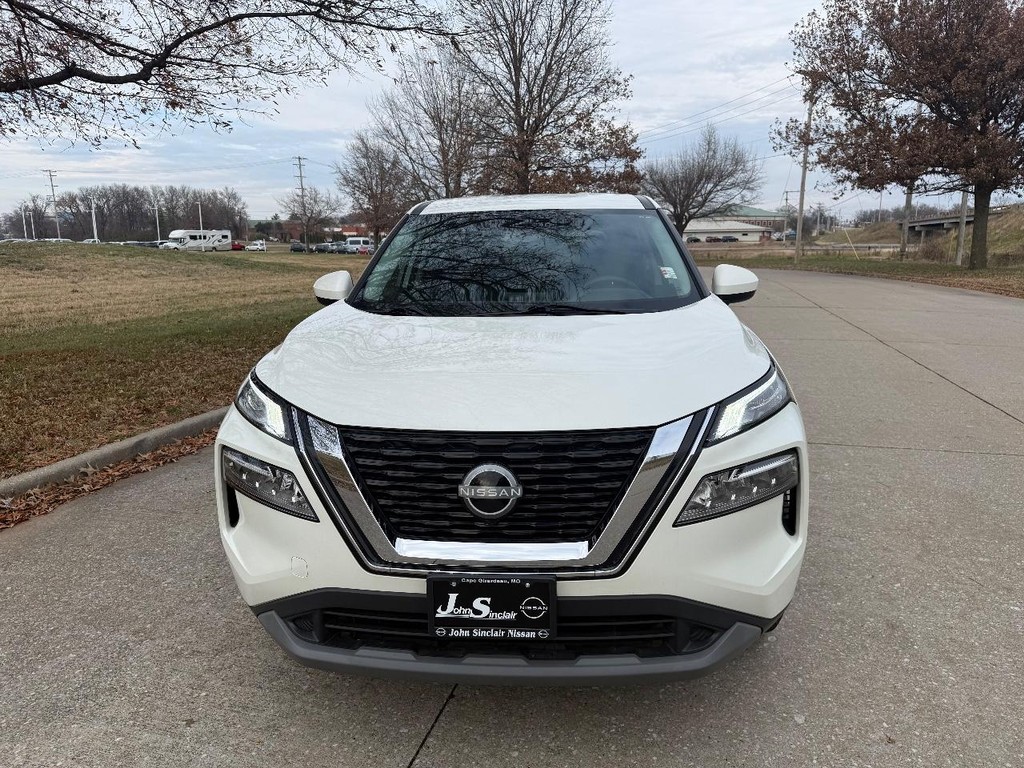 Nissan Rogue Vehicle Full-screen Gallery Image 18