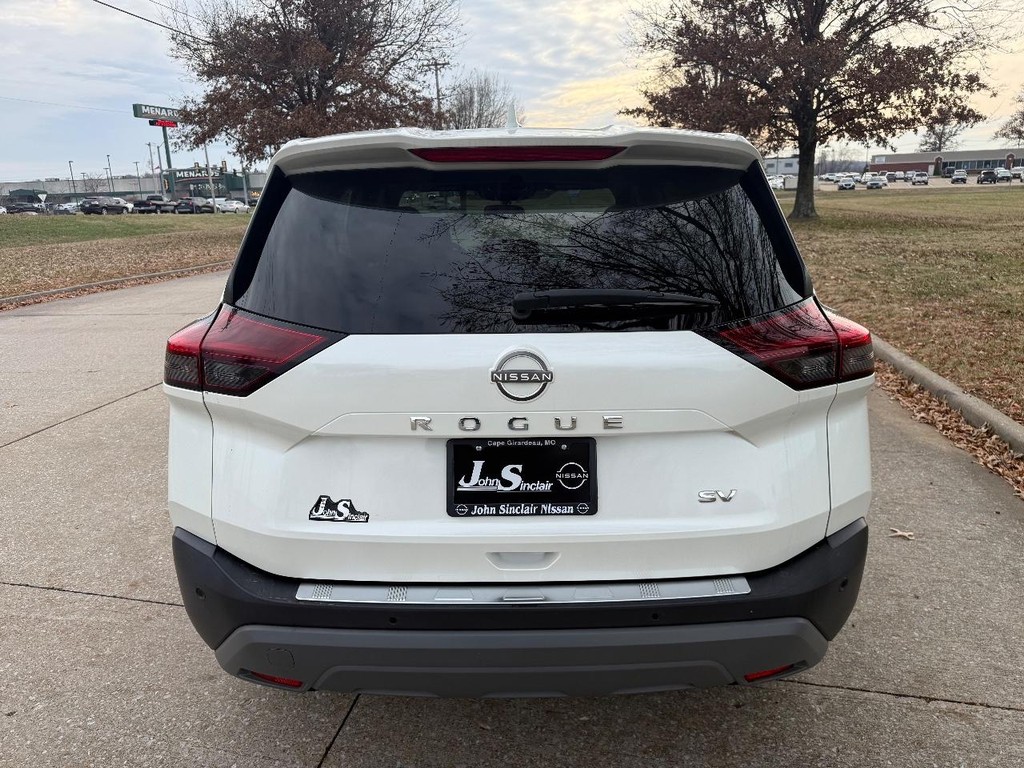 Nissan Rogue Vehicle Full-screen Gallery Image 20