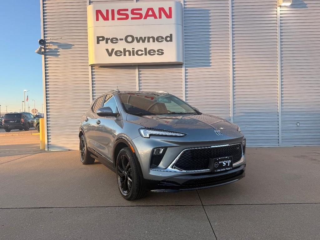 Buick Encore GX Vehicle Full-screen Gallery Image 02