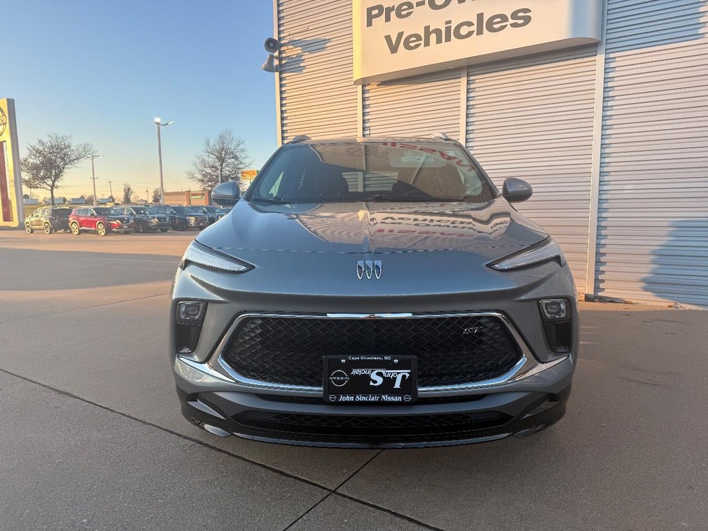 Buick Encore GX Vehicle Full-screen Gallery Image 03