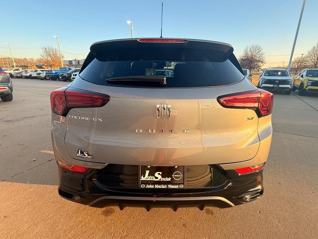 Buick Encore GX Vehicle Full-screen Gallery Image 04