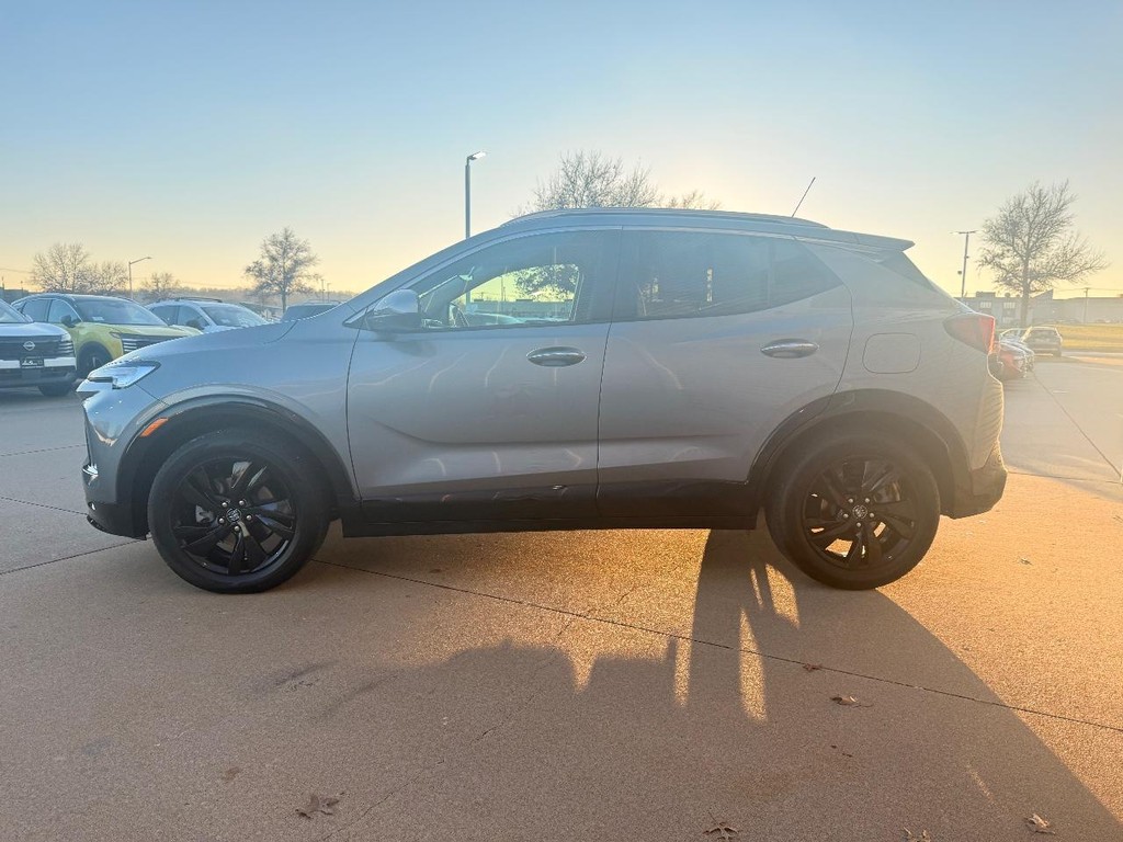 Buick Encore GX Vehicle Full-screen Gallery Image 05