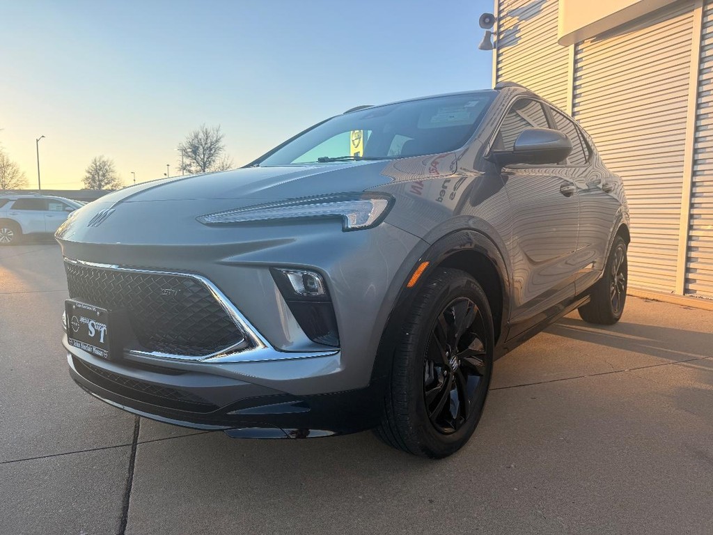 Buick Encore GX Vehicle Full-screen Gallery Image 06