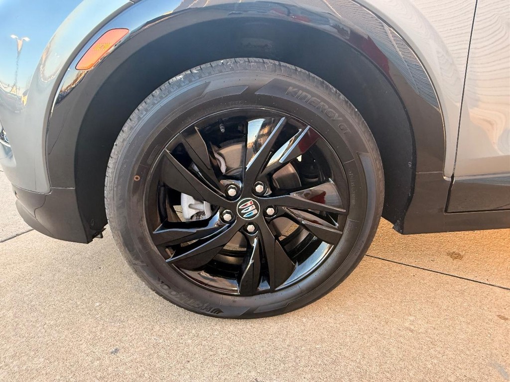 Buick Encore GX Vehicle Full-screen Gallery Image 07