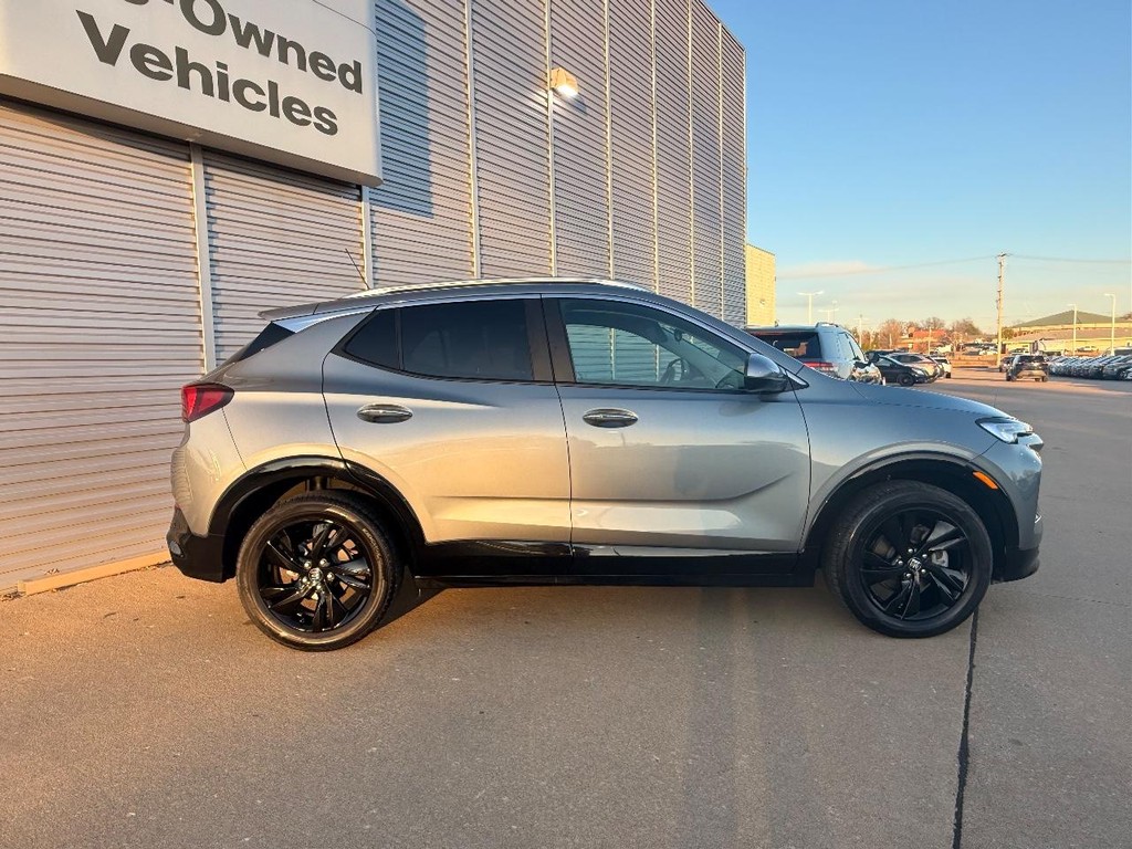 Buick Encore GX Vehicle Full-screen Gallery Image 08