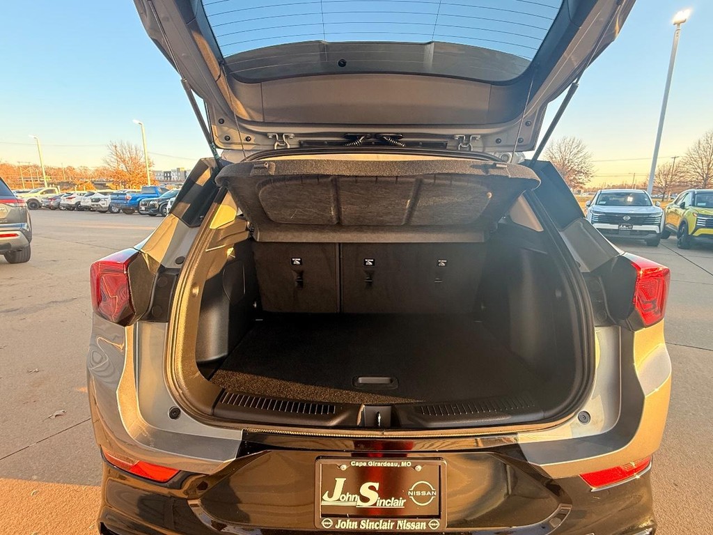 Buick Encore GX Vehicle Full-screen Gallery Image 09