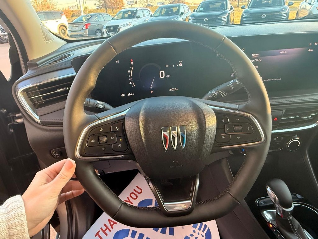 Buick Encore GX Vehicle Full-screen Gallery Image 12