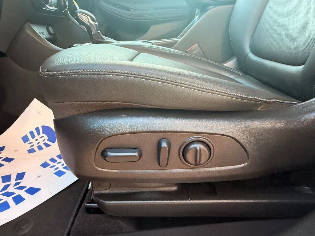 Buick Encore GX Vehicle Full-screen Gallery Image 13