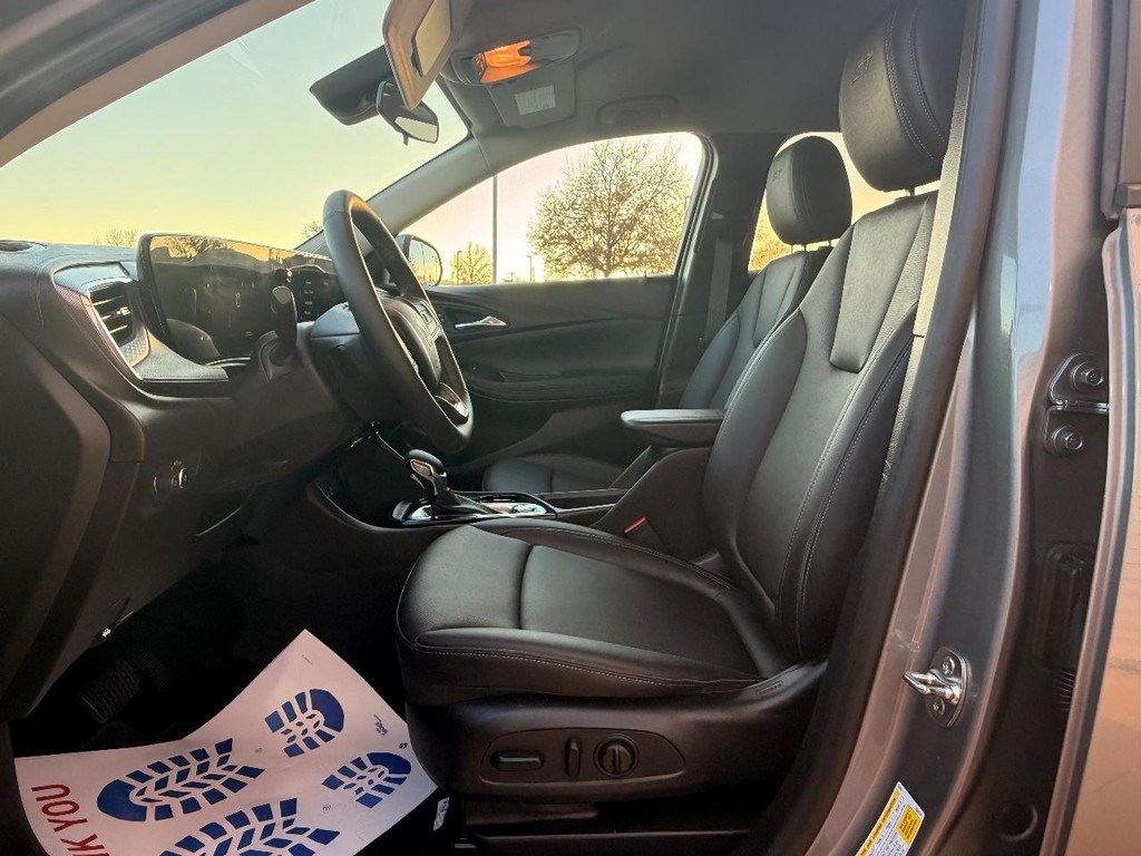 Buick Encore GX Vehicle Full-screen Gallery Image 14