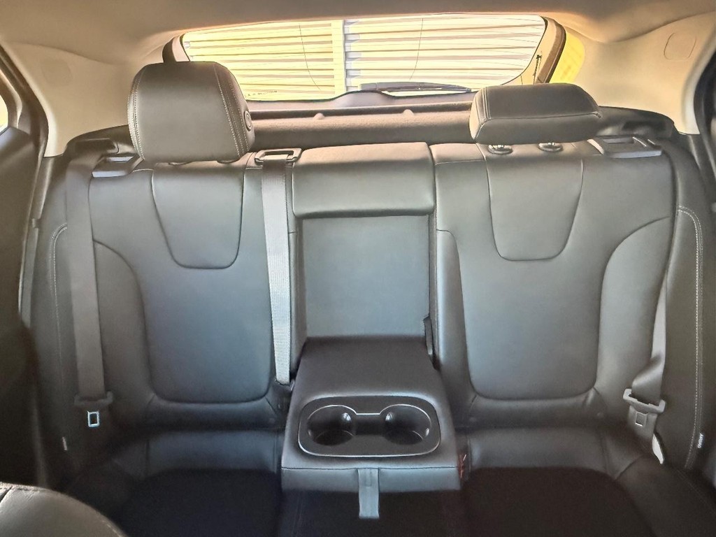 Buick Encore GX Vehicle Full-screen Gallery Image 19