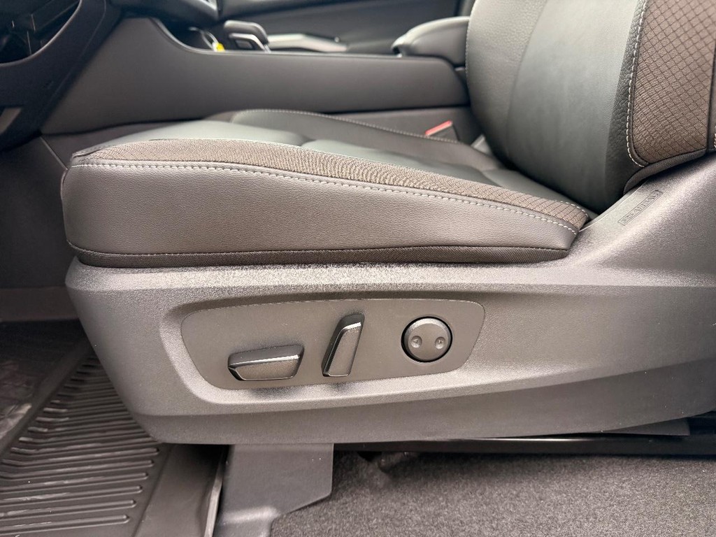 Nissan Pathfinder Vehicle Full-screen Gallery Image 05