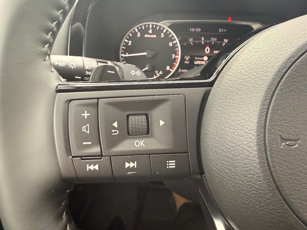 Nissan Pathfinder Vehicle Full-screen Gallery Image 08