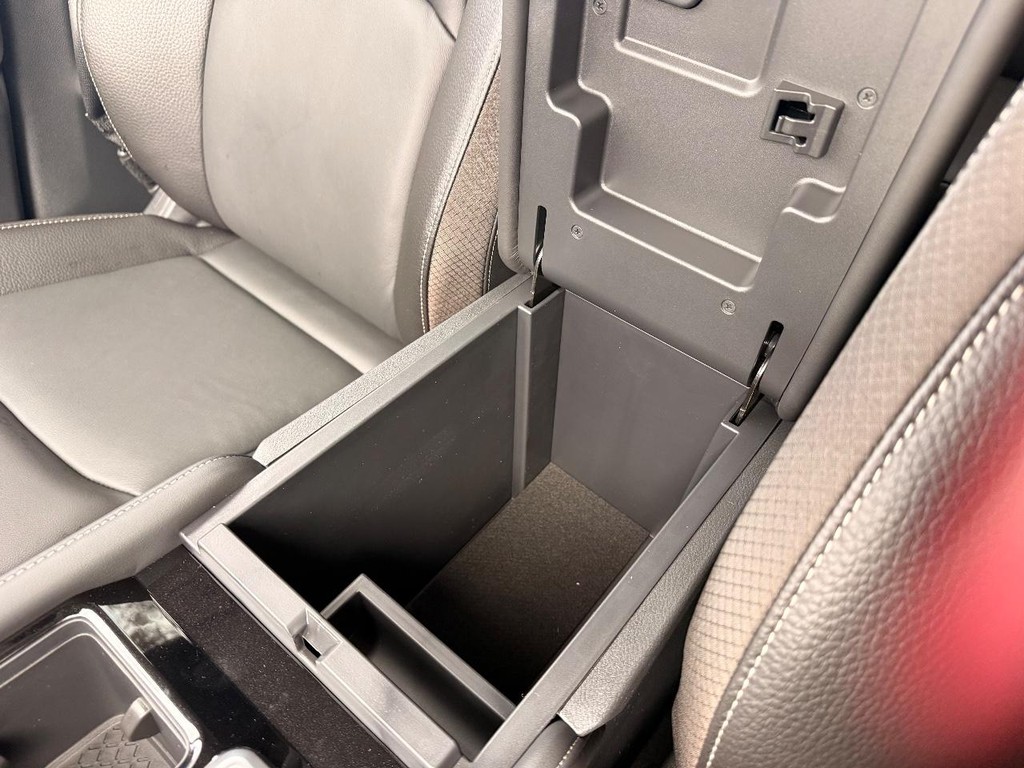 Nissan Pathfinder Vehicle Full-screen Gallery Image 10