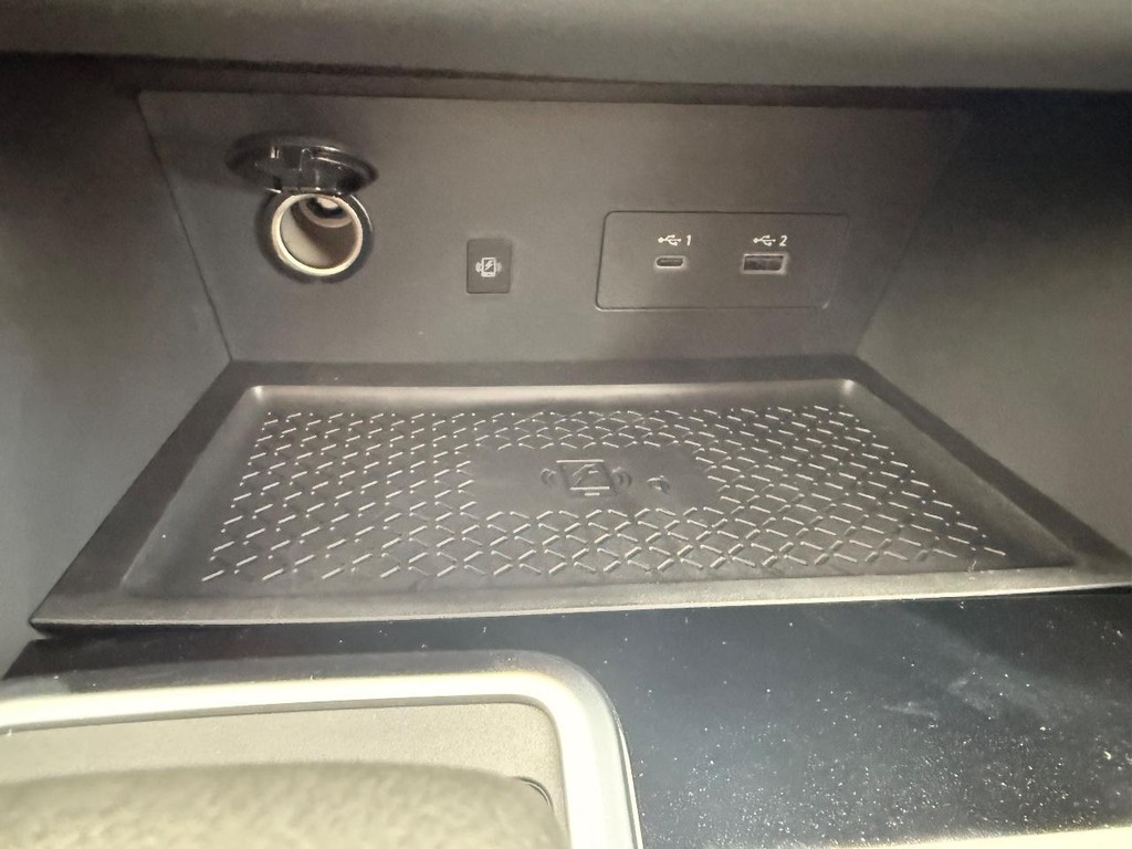 Nissan Pathfinder Vehicle Full-screen Gallery Image 14