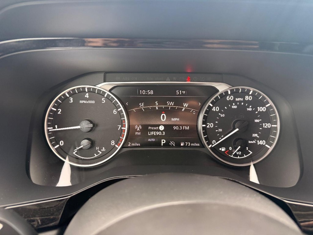 Nissan Pathfinder Vehicle Full-screen Gallery Image 17