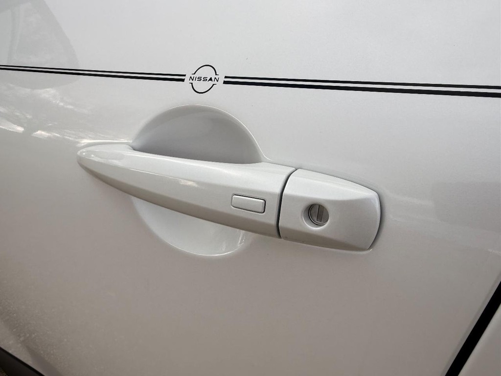 Nissan Pathfinder Vehicle Full-screen Gallery Image 22