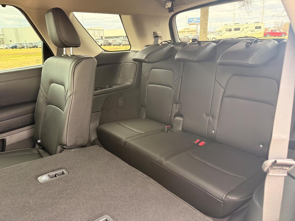 Nissan Pathfinder Vehicle Full-screen Gallery Image 27