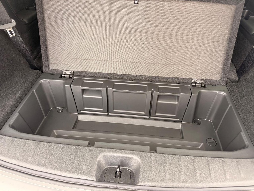 Nissan Pathfinder Vehicle Full-screen Gallery Image 31