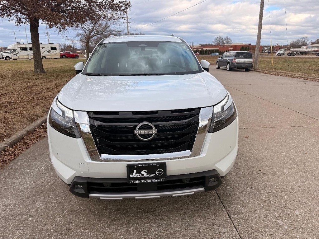 Nissan Pathfinder Vehicle Full-screen Gallery Image 34