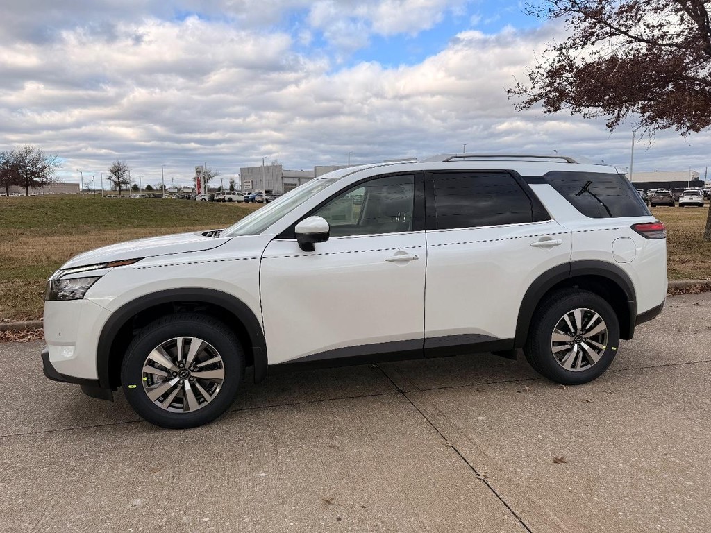 Nissan Pathfinder Vehicle Full-screen Gallery Image 35