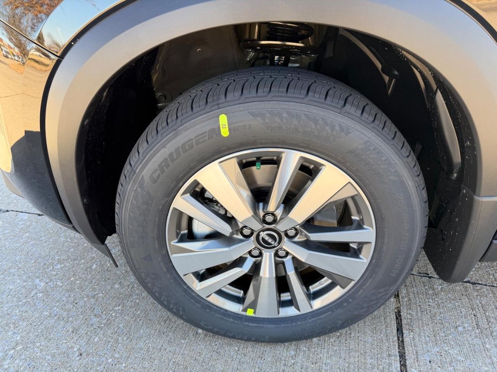 Nissan Pathfinder Vehicle Full-screen Gallery Image 02