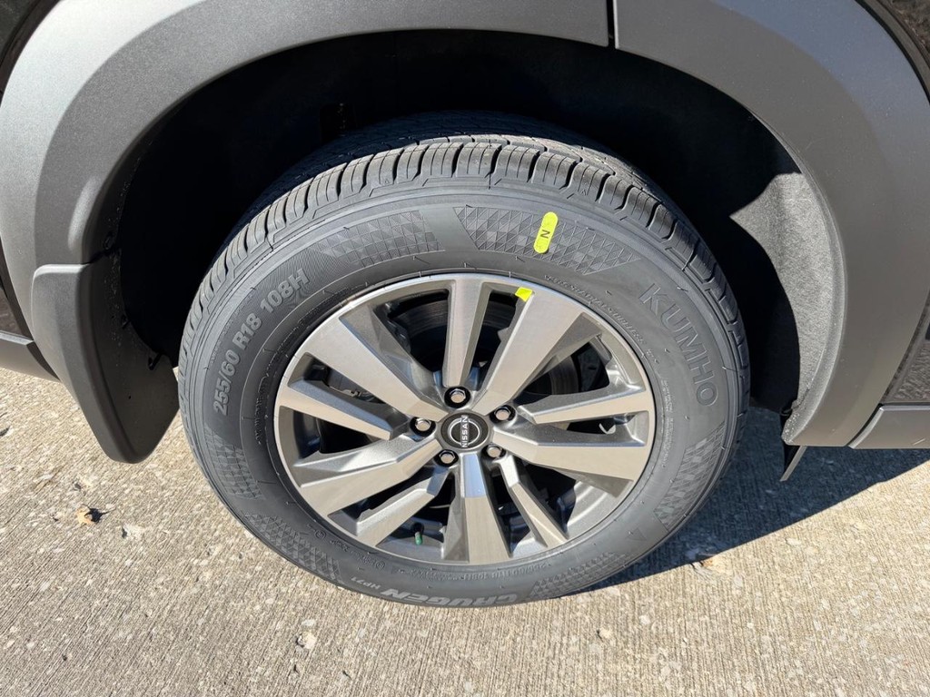 Nissan Pathfinder Vehicle Full-screen Gallery Image 04