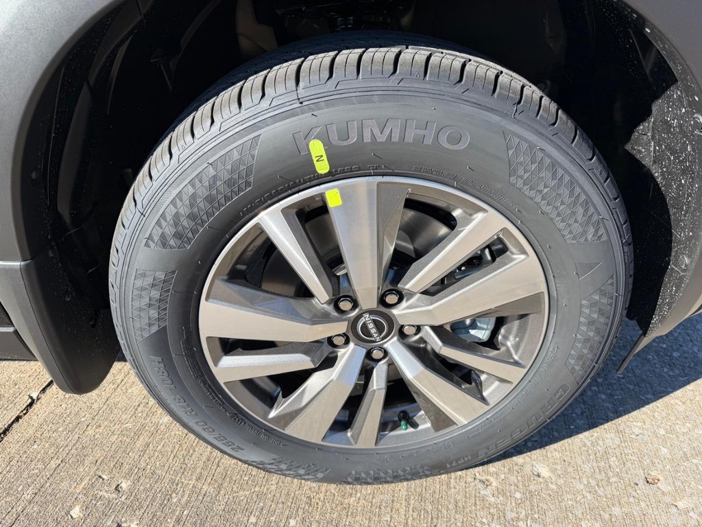 Nissan Pathfinder Vehicle Full-screen Gallery Image 05