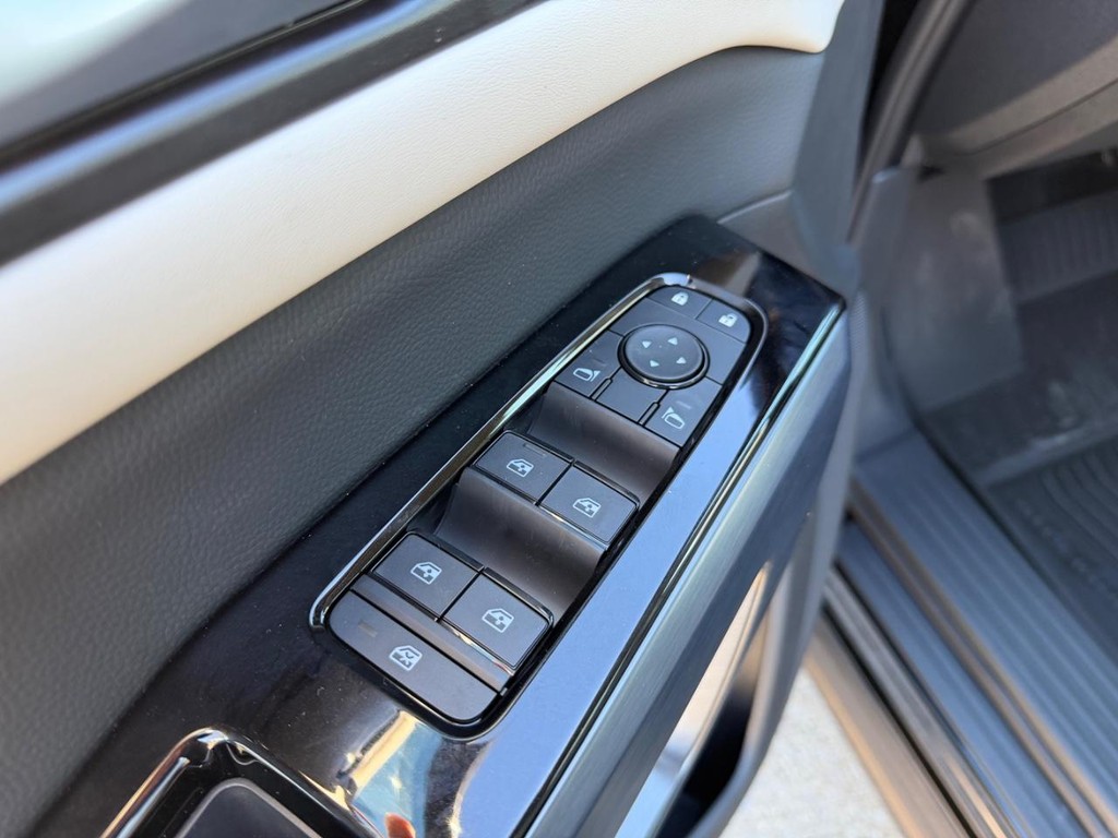 Nissan Pathfinder Vehicle Full-screen Gallery Image 08