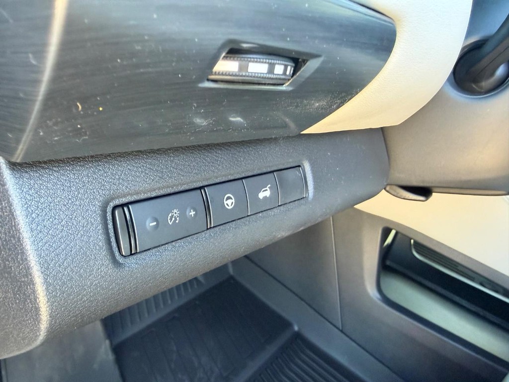 Nissan Pathfinder Vehicle Full-screen Gallery Image 10