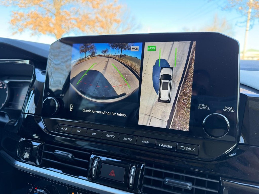 Nissan Pathfinder Vehicle Full-screen Gallery Image 12