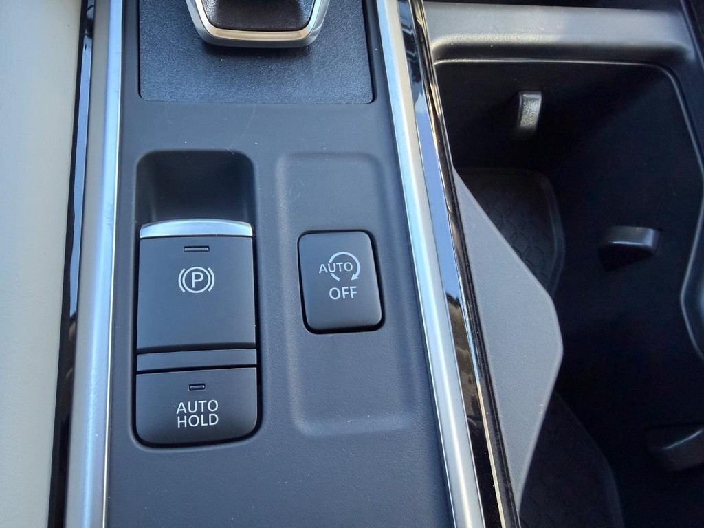 Nissan Pathfinder Vehicle Full-screen Gallery Image 18