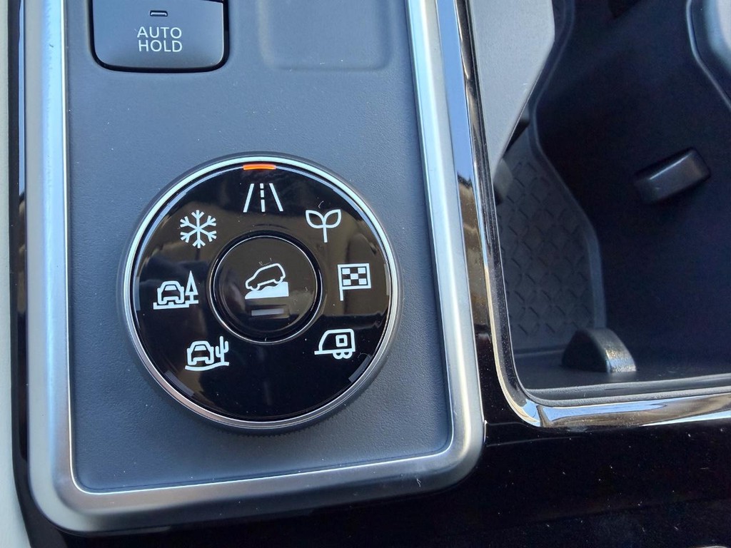 Nissan Pathfinder Vehicle Full-screen Gallery Image 19