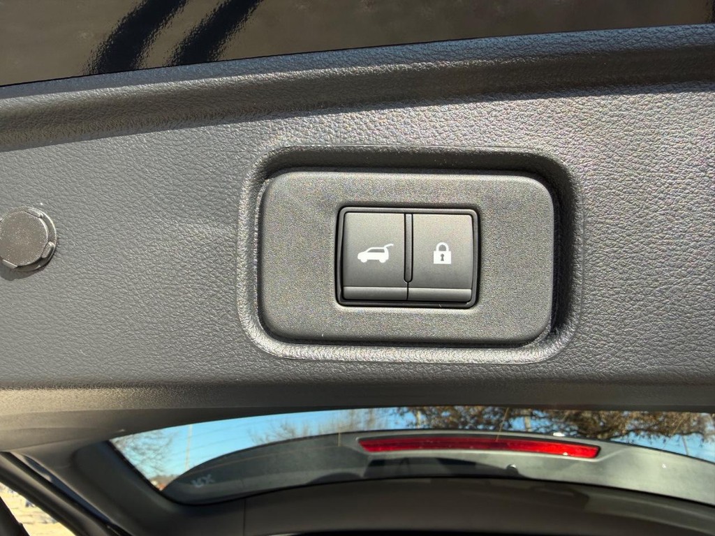 Nissan Pathfinder Vehicle Full-screen Gallery Image 26