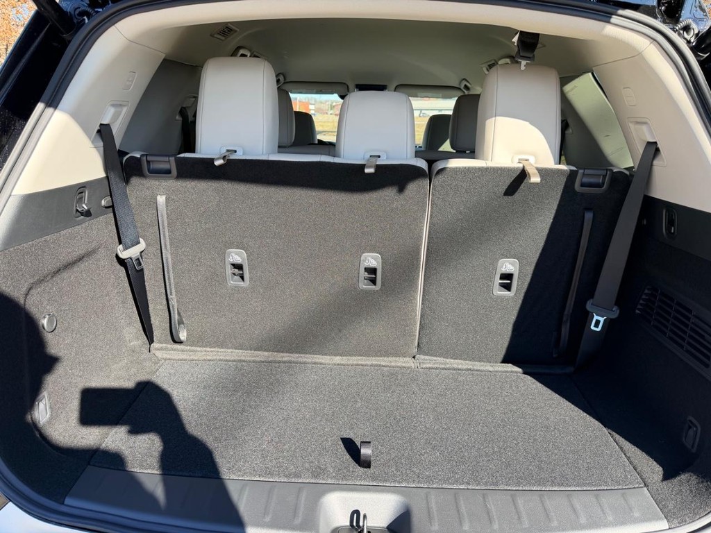 Nissan Pathfinder Vehicle Full-screen Gallery Image 27