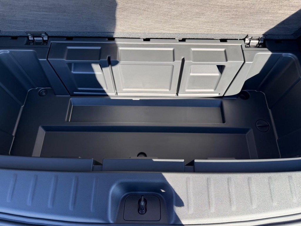 Nissan Pathfinder Vehicle Full-screen Gallery Image 28