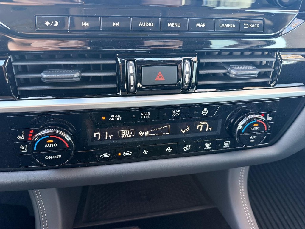 Nissan Pathfinder Vehicle Full-screen Gallery Image 11