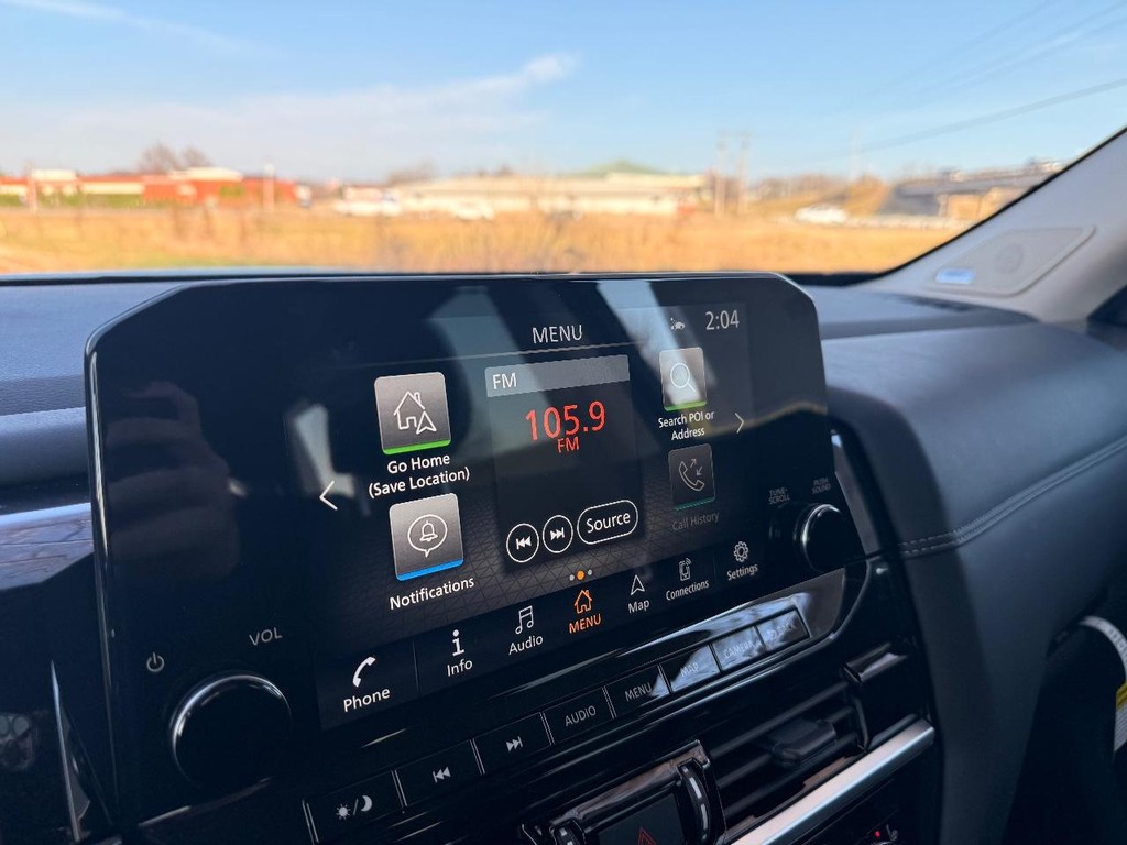 Nissan Pathfinder Vehicle Full-screen Gallery Image 12