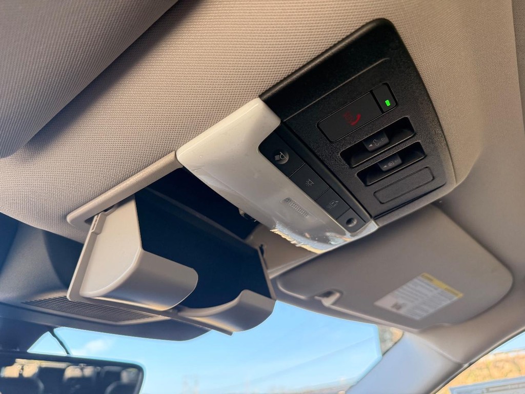 Nissan Pathfinder Vehicle Full-screen Gallery Image 15