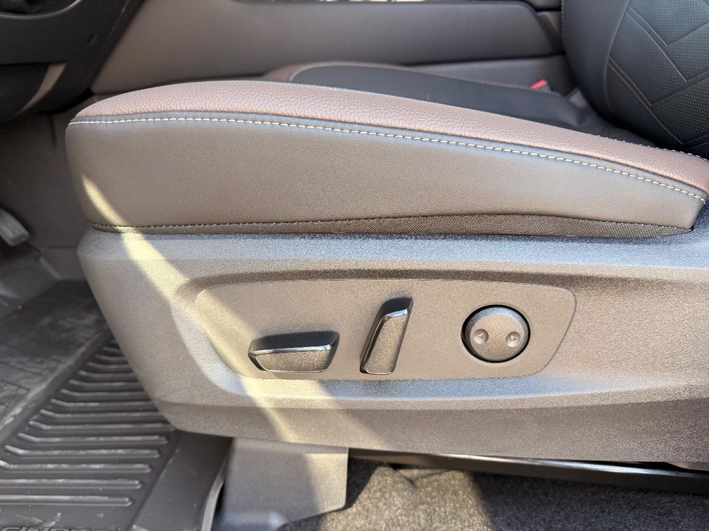 Nissan Pathfinder Vehicle Full-screen Gallery Image 17