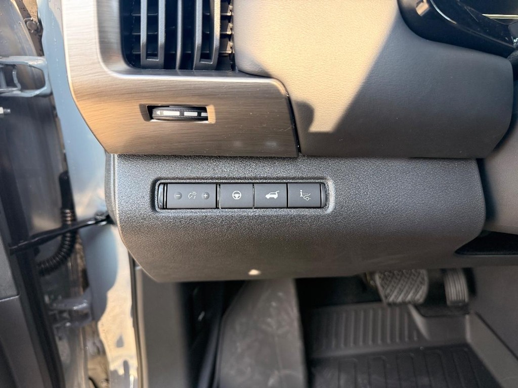 Nissan Pathfinder Vehicle Full-screen Gallery Image 18